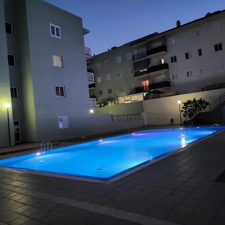 Apartamento Centrico En Candelaria, Con Piscina.