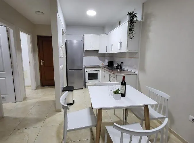 Centrico En Candelaria, Con Piscina.